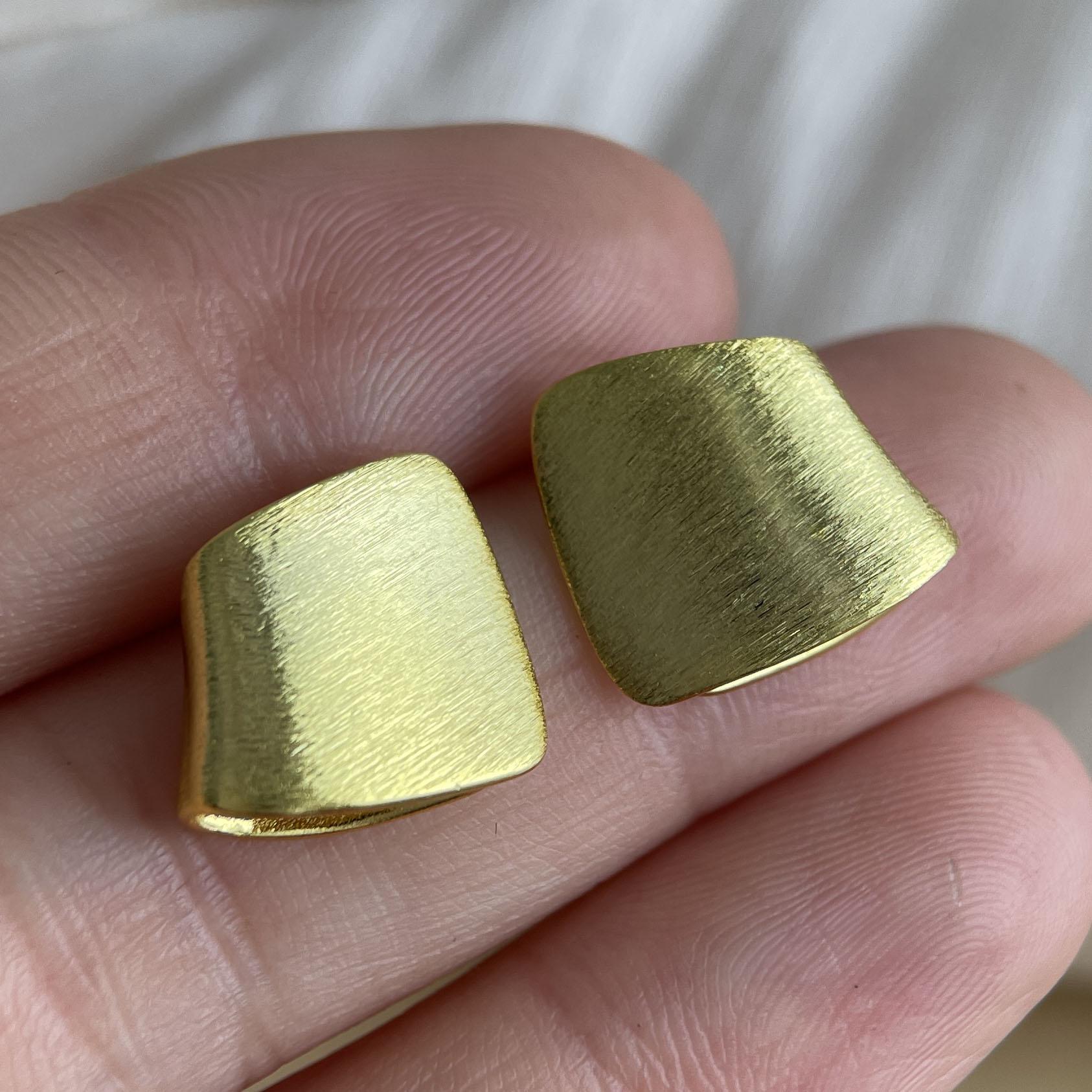 925 Sterling Silver Earrings For Women Trendy Shinning Square Gold Color Earring Jewelry Prevent Allergy Party Accessories Gift
925 Sterling Silver Earrings For Women Trendy Shinning Square Gold Color Earring Jewelry Prevent Allergy Party Accessories Gift