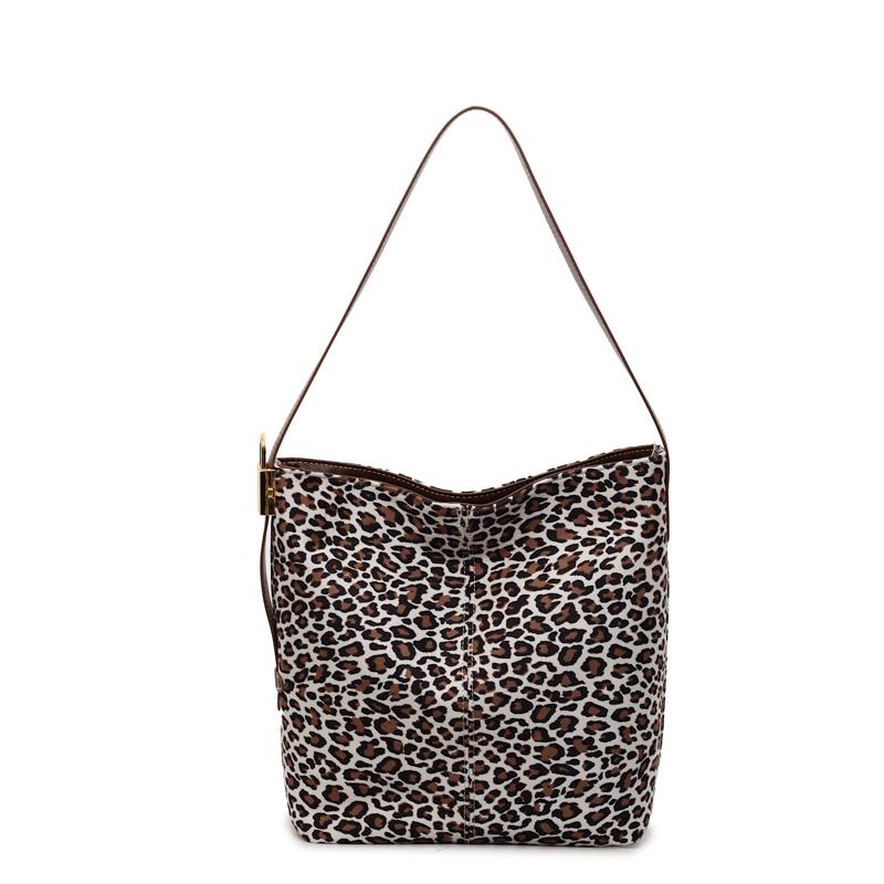 Fashionable Large Capacity High Quality Faux Suede Bucket Shoulder Bags Sense of Luxury Super Cool Tote Bags for Women 2025 New бежевый
Fashionable Large Capacity High Quality Faux Suede Bucket Shoulder Bags Sense of Luxury Super Cool Tote Bags for Women 2025 New бежевый