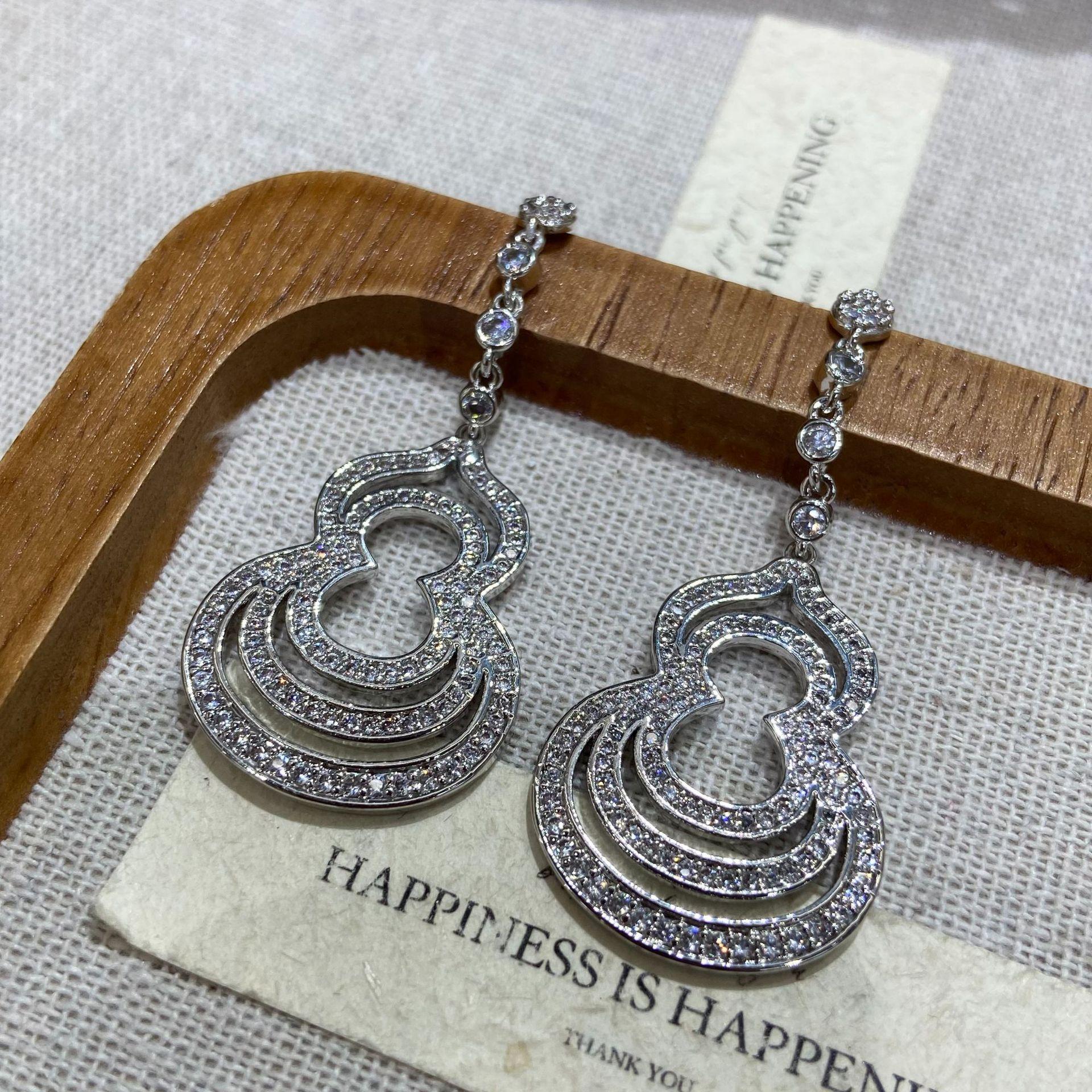 Guochao Zircon Hollow Gourd Multi-Layer Earrings Women S Personality Light Luxury High-End Earrings Niche Exquisite Zircon Earrings
Guochao Zircon Hollow Gourd Multi-Layer Earrings Women S Personality Light Luxury High-End Earrings Niche Exquisite Zircon Earrings
