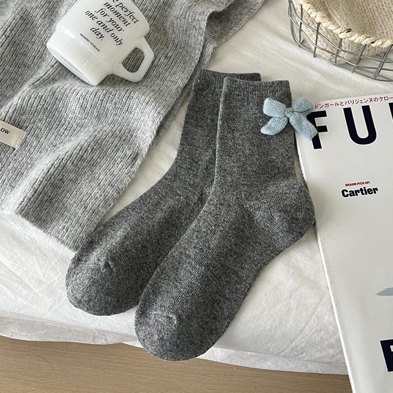 Japanese Style Wool Socks for Girls Bow Detail Thermal Slouch SockCrew Socks Thicken Wool Cute Fall Winter Stacked Calf Socks One Size
Japanese Style Wool Socks for Girls Bow Detail Thermal Slouch SockCrew Socks Thicken Wool Cute Fall Winter Stacked Calf Socks One Size