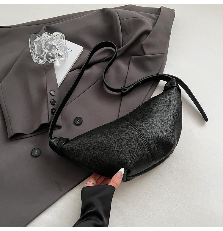 Premium texture bag women 2025 new high-end design shoulder messenger bag versatile commuter dumpling bag
Premium texture bag women 2025 new high-end design shoulder messenger bag versatile commuter dumpling bag