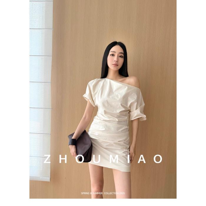 Slash shoulder pleated dress women s summer commute slim fit gentle unique temperament elegant short skirt picture color S
Slash shoulder pleated dress women s summer commute slim fit gentle unique temperament elegant short skirt picture color S