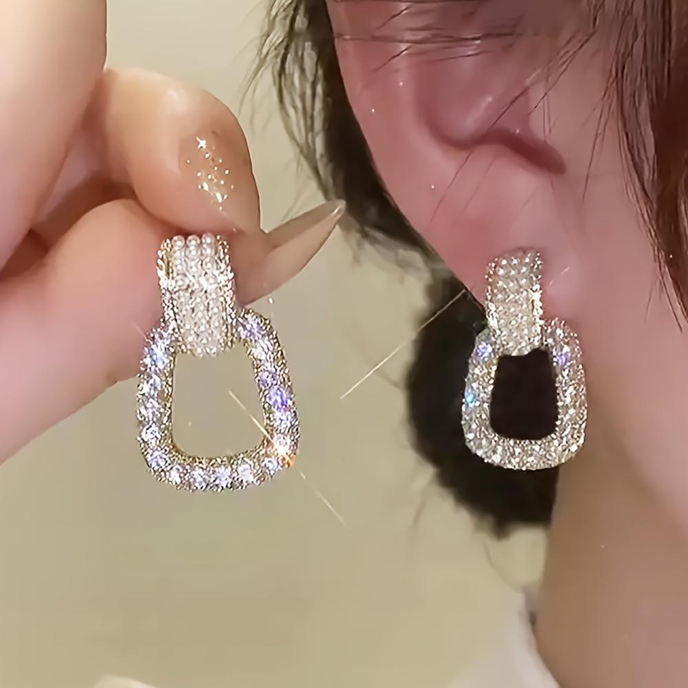 1 пара квадратных серег в винтажном стиле, модная роскошная подвеска, элегантные аксессуары, подарок для женщин золотой
1 пара квадратных серег в винтажном стиле, модная роскошная подвеска, элегантные аксессуары, подарок для женщин золотой