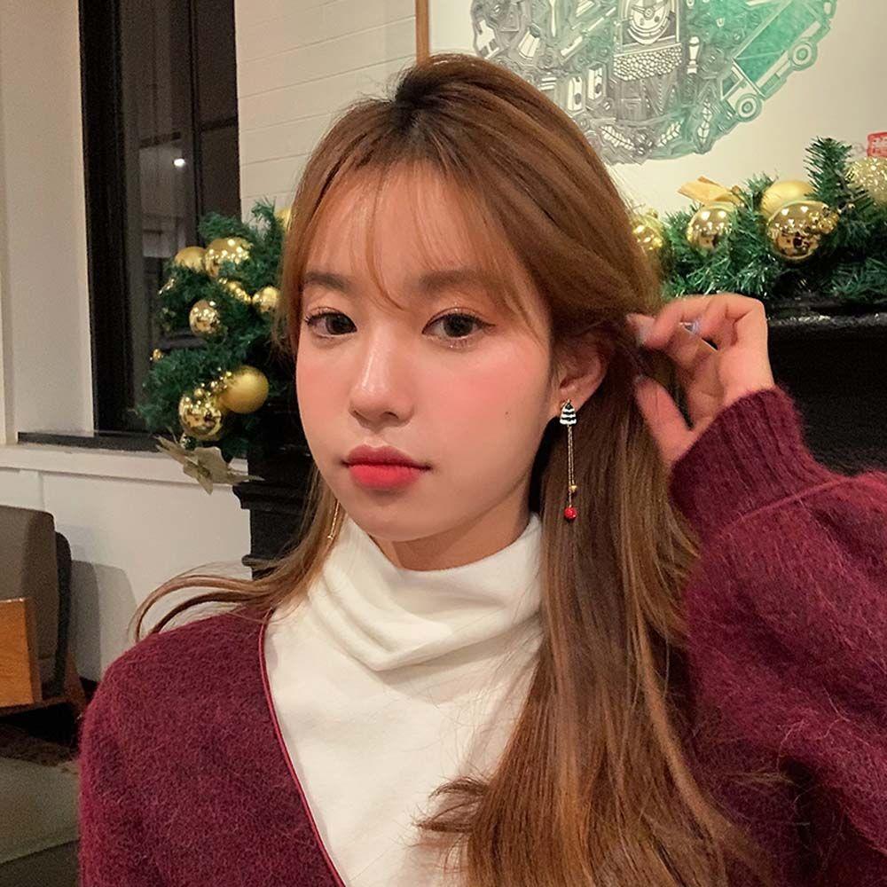 Snowflake Christmas Earrings Female Ear studs Asymmetrical Dangle Earrings Korean Style Earrings B
Snowflake Christmas Earrings Female Ear studs Asymmetrical Dangle Earrings Korean Style Earrings B