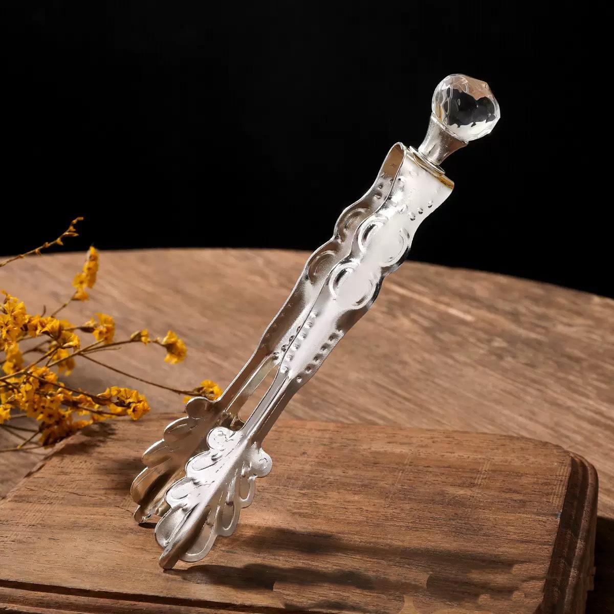 Crystal Head Metal Tea Clips Middle Eastern Style Multi-functional Incense Clip Gold Silver Ice Clamp Incense Burner Accessories
Crystal Head Metal Tea Clips Middle Eastern Style Multi-functional Incense Clip Gold Silver Ice Clamp Incense Burner Accessories