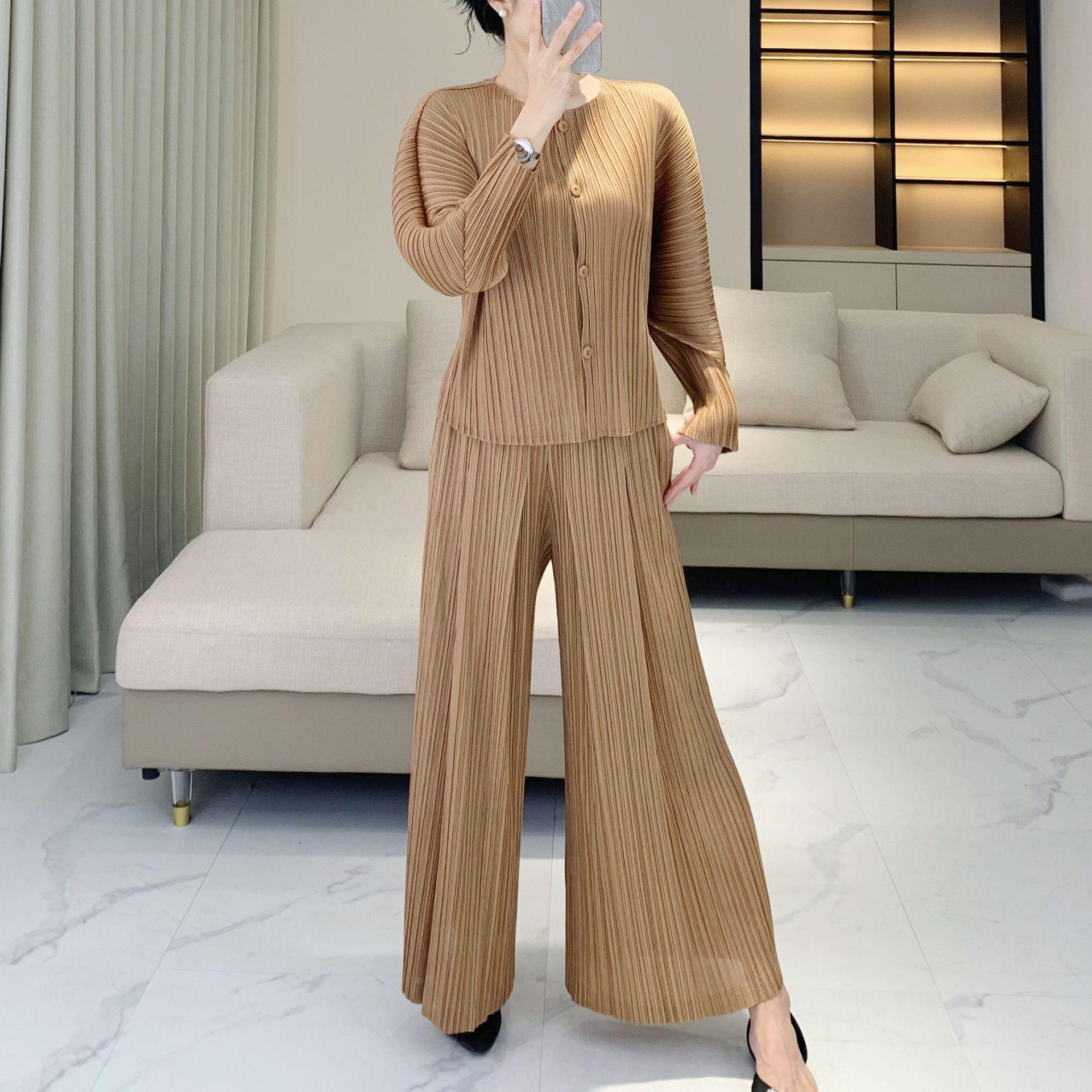 Женский кардиган высокого класса и комплект брюк слим от Miyake Pleats One Size (80-150 Jin) зелёный
Женский кардиган высокого класса и комплект брюк слим от Miyake Pleats One Size (80-150 Jin) зелёный