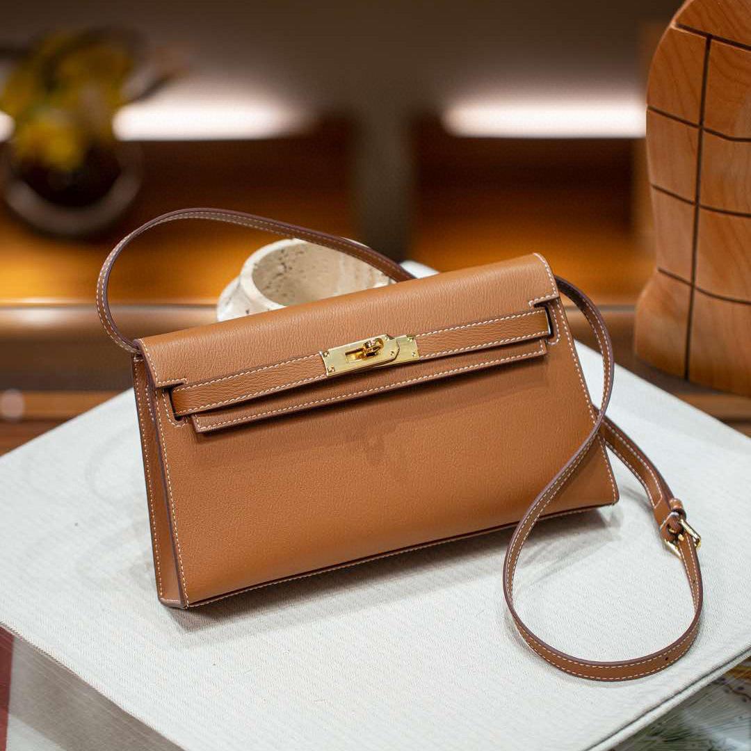 Armpit bag, goat pattern cowhide horizontal clutch bag, high-end leather baguette single shoulder crossbody women s bag 27.5X5X15.5CM золотий коричневий колір
Armpit bag, goat pattern cowhide horizontal clutch bag, high-end leather baguette single shoulder crossbody women s bag 27.5X5X15.5CM золотий коричневий колір