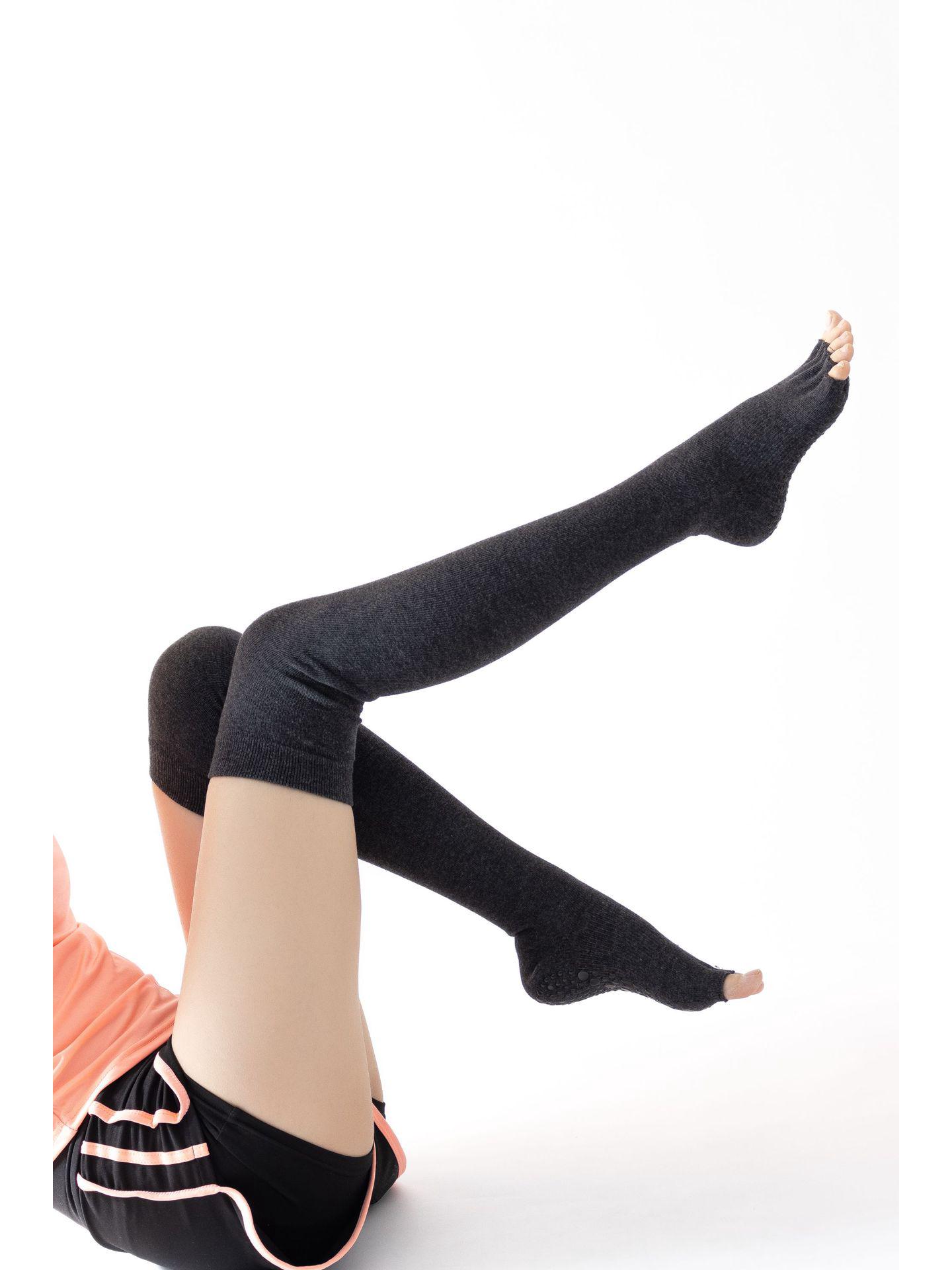 Women s Over-the-Knee Winter Warm Five-Toe Non-Slip Yoga & Dance Socks One Size
Women s Over-the-Knee Winter Warm Five-Toe Non-Slip Yoga & Dance Socks One Size