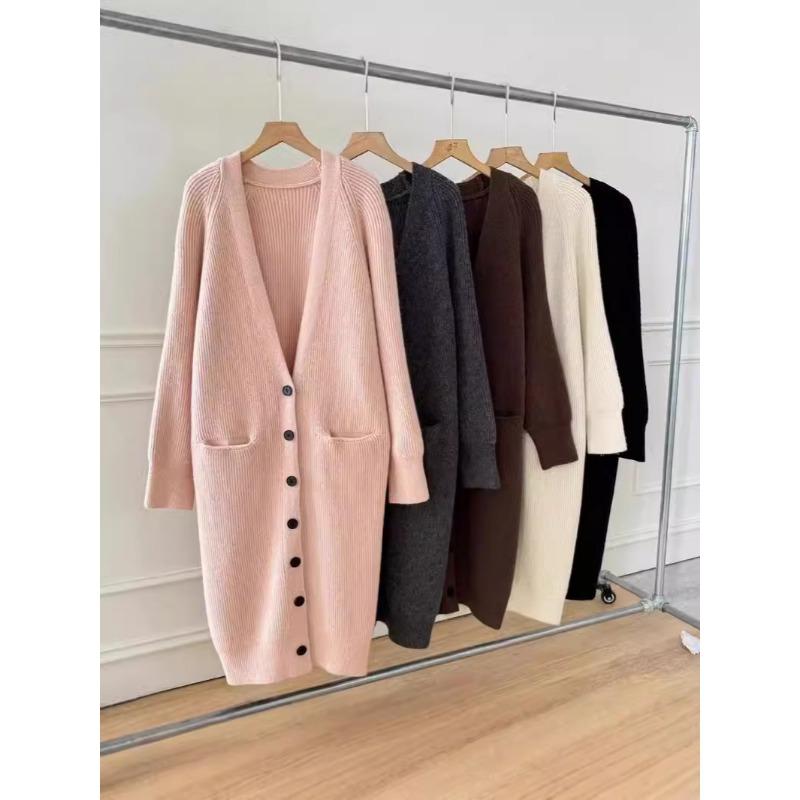 Autumn and winter new large size knitted cardigan top women s loose casual lazy medium and long sweater jacket one size fits all чорний
Autumn and winter new large size knitted cardigan top women s loose casual lazy medium and long sweater jacket one size fits all чорний