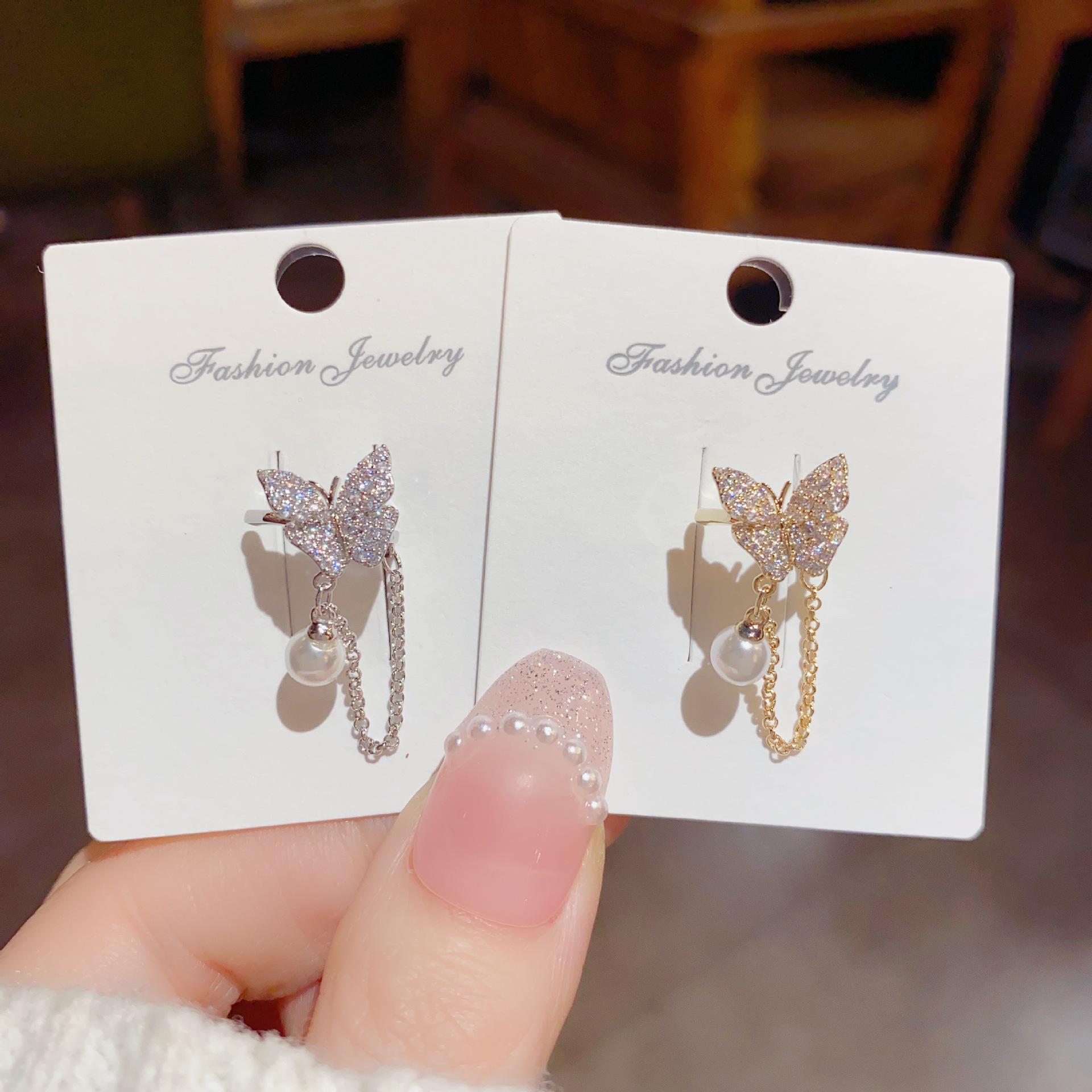 2023 Fairy Butterfly Pearl Tassel Ear Cuff: Lively, Cute, Versatile, Temperamental, and Fashionable Ear Jewelry.
2023 Fairy Butterfly Pearl Tassel Ear Cuff: Lively, Cute, Versatile, Temperamental, and Fashionable Ear Jewelry.
