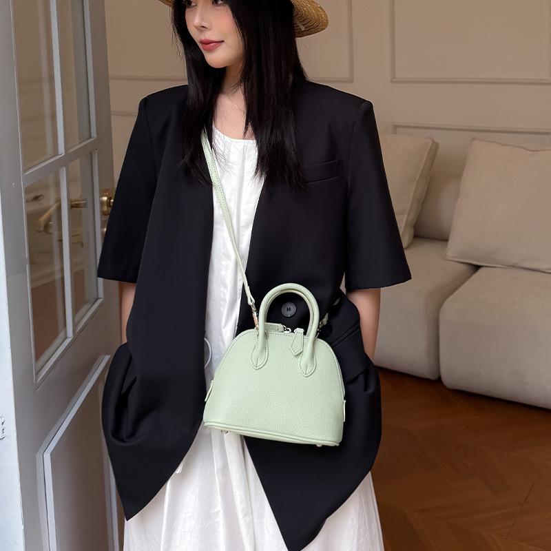 Сумка из натуральной кожи 2025 года, новая нишевая высококачественная сумка через плечо из коровьей кожи для боулинга для женщин
Сумка из натуральной кожи 2025 года, новая нишевая высококачественная сумка через плечо из коровьей кожи для боулинга для женщин