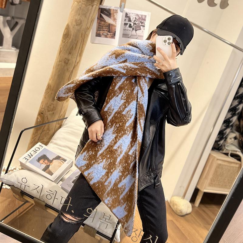 Осень и зима новый женский универсальный повседневный теплый шарф утолщенный и расширенный вязаный шарф Qiandongge Above 175cm
Осень и зима новый женский универсальный повседневный теплый шарф утолщенный и расширенный вязаный шарф Qiandongge Above 175cm