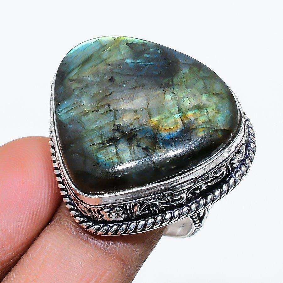 Natural Labradorite Gemstone 925 Sterling Silver Jewelry Ring Size 8 b9B23 
Natural Labradorite Gemstone 925 Sterling Silver Jewelry Ring Size 8 b9B23