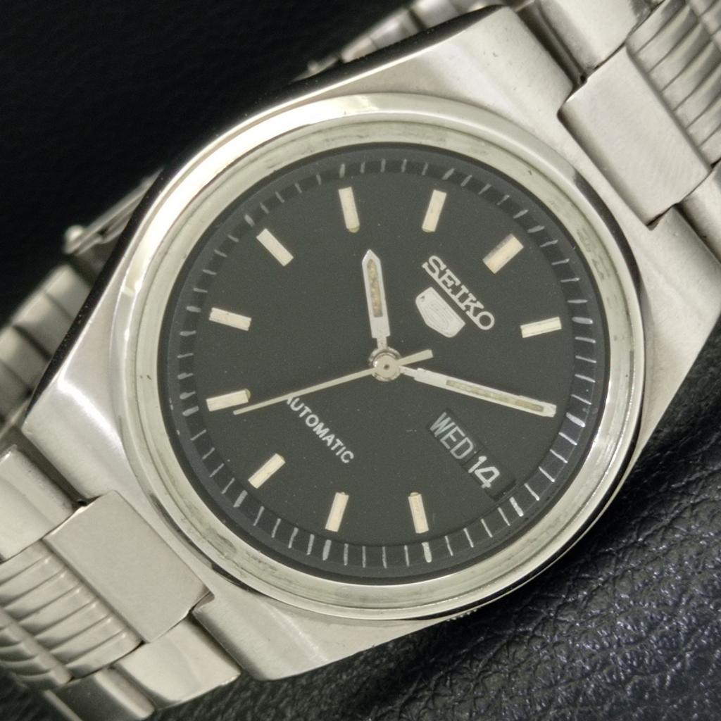 USED GENUINE VINTAGE SEIKO 5 AUTOMATIC JAPAN MENS ORIGINAL DIAL WATCH a434312-2 R120-a434312
USED GENUINE VINTAGE SEIKO 5 AUTOMATIC JAPAN MENS ORIGINAL DIAL WATCH a434312-2 R120-a434312