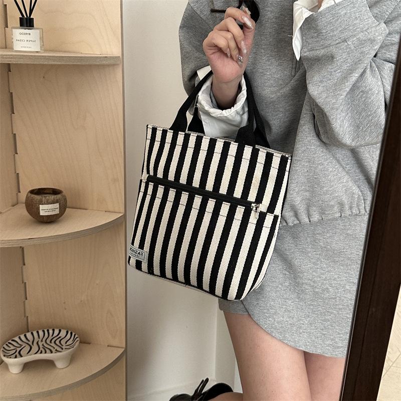 Shopping Bento Canvas Bag Women s Portable Women s Canvas Hand Bag Fashion Bag Literary Canvas Bag Cloth Bag чёрный
Shopping Bento Canvas Bag Women s Portable Women s Canvas Hand Bag Fashion Bag Literary Canvas Bag Cloth Bag чёрный