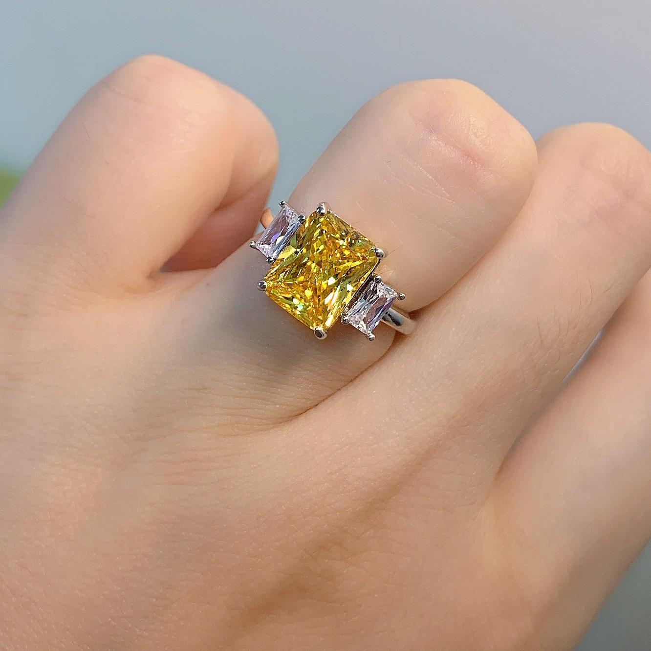 Color treasure model European and American popular simulation emerald yellow diamond 8 * 10 rectangular ring children s ring jewelry
Color treasure model European and American popular simulation emerald yellow diamond 8 * 10 rectangular ring children s ring jewelry