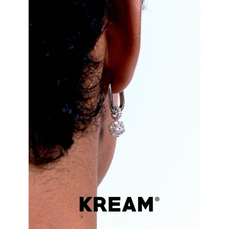 Kream Full Rhinestone Zircon Ball Pendant Ear Ring Men s Hip Hop Trendy Women s Earrings European and American Couple Earrings Same Style A pair
Kream Full Rhinestone Zircon Ball Pendant Ear Ring Men s Hip Hop Trendy Women s Earrings European and American Couple Earrings Same Style A pair