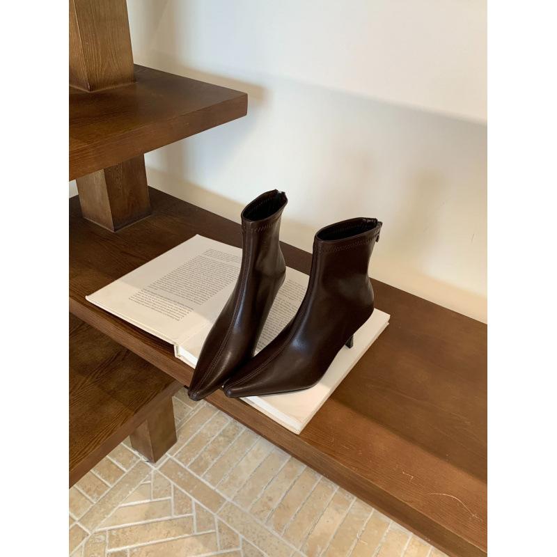 Короткие коричневые ботинки 2025 осень и зима новая европейская и американская ретро универсальная интернет-знаменитость тонкие ботинки тонкий каблук острый носок высокий каблук короткие ботинки 39 коричневый
Короткие коричневые ботинки 2025 осень и зима новая европейская и американская ретро универсальная интернет-знаменитость тонкие ботинки тонкий каблук острый носок высокий каблук короткие ботинки 39 коричневый