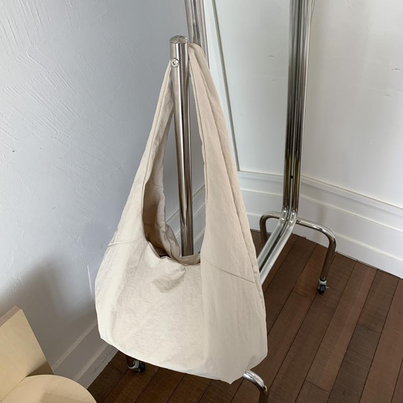 Сумка-пельмень большой вместимости 2025 лето новая сумка-тоут повседневная сумка-мессенджер простая модная сумка на плечо женская
Сумка-пельмень большой вместимости 2025 лето новая сумка-тоут повседневная сумка-мессенджер простая модная сумка на плечо женская