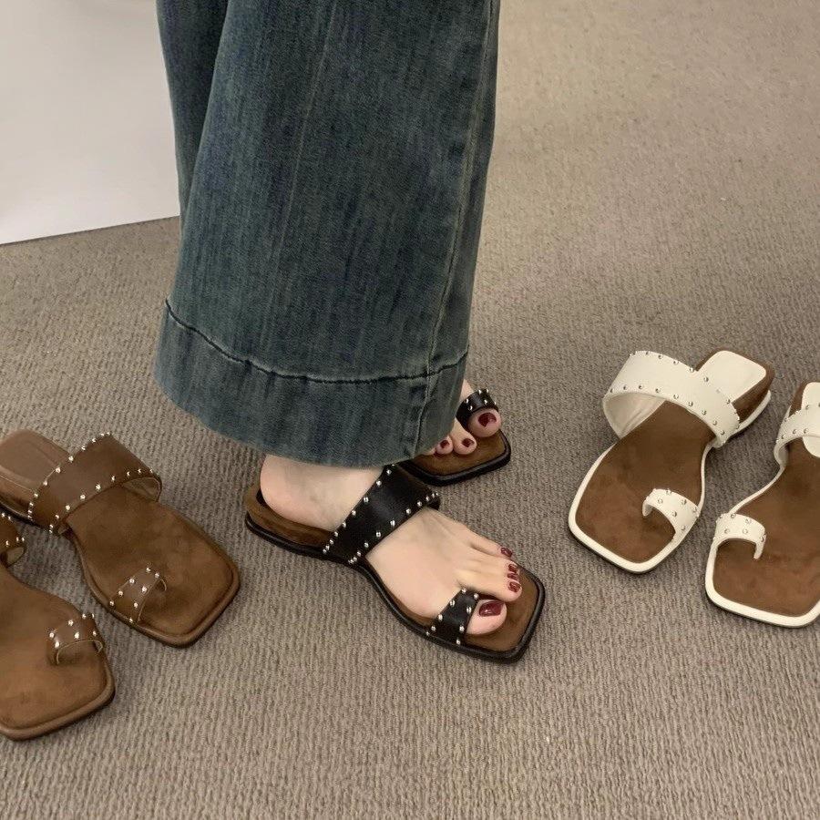 Beautiful set of toe rivets with small slope heels slippers women s summer wear seaside vacation casual beach sandals 35
Beautiful set of toe rivets with small slope heels slippers women s summer wear seaside vacation casual beach sandals 35