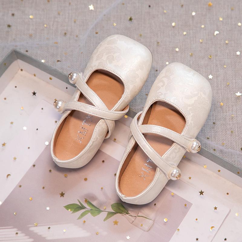 Туфли Мэри Джейн в китайском стиле для девочек, весна 2025, туфли ханьфу на мягкой подошве для маленьких девочек 26 белый/кремовый
Туфли Мэри Джейн в китайском стиле для девочек, весна 2025, туфли ханьфу на мягкой подошве для маленьких девочек 26 белый/кремовый