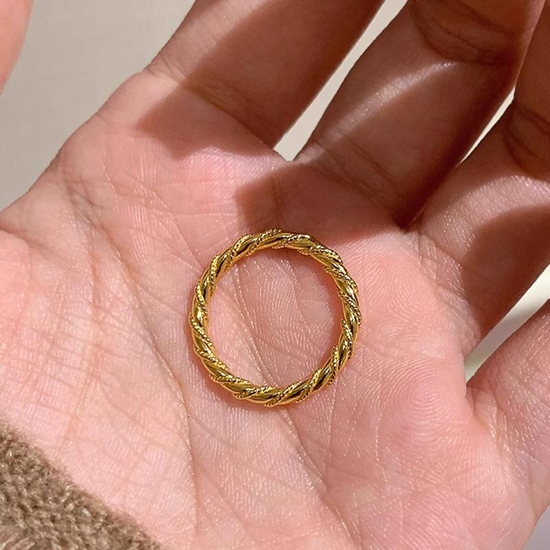 Xiaohongshu Ethnic Style Braided Gold Ring for Women - Luxury Niche Design Adjustable
Xiaohongshu Ethnic Style Braided Gold Ring for Women - Luxury Niche Design Adjustable