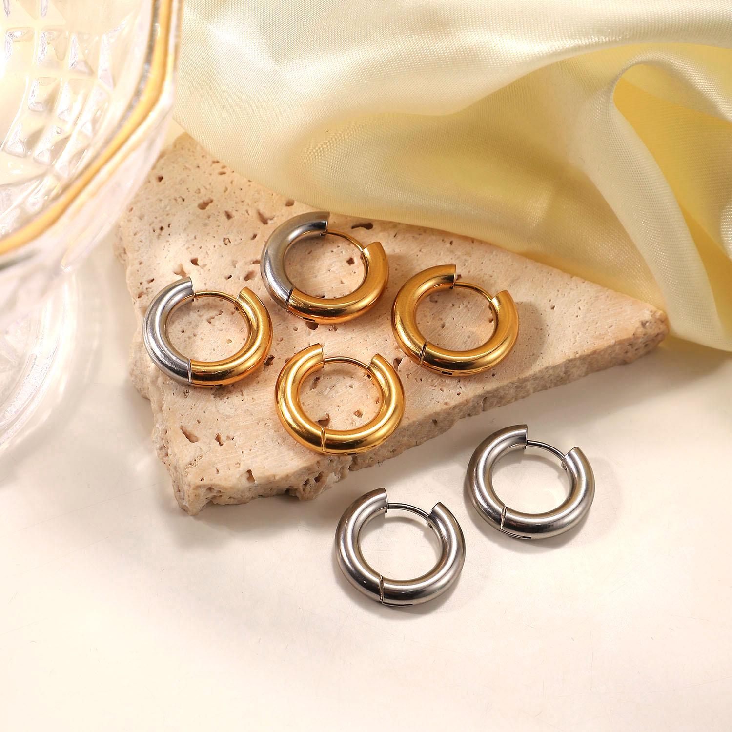 Minimalist 18k Gold-Plated Stainless Steel Circle Earrings in European & American INS Style
Minimalist 18k Gold-Plated Stainless Steel Circle Earrings in European & American INS Style
