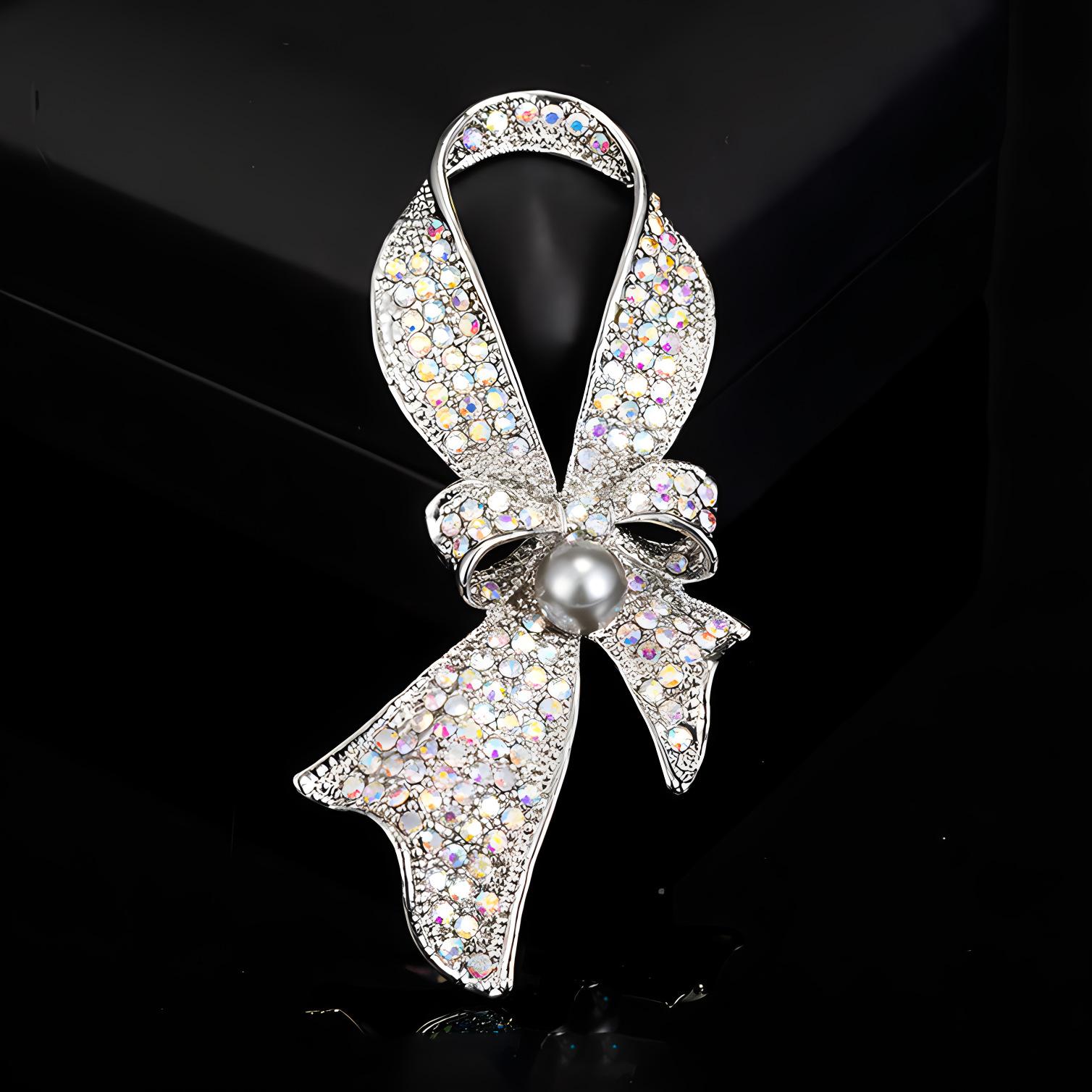 Fashionable and Elegant Bow Brooch for Women, Diamond-encrusted Brooch, Niche and High-end Design Sense Brooch
Fashionable and Elegant Bow Brooch for Women, Diamond-encrusted Brooch, Niche and High-end Design Sense Brooch