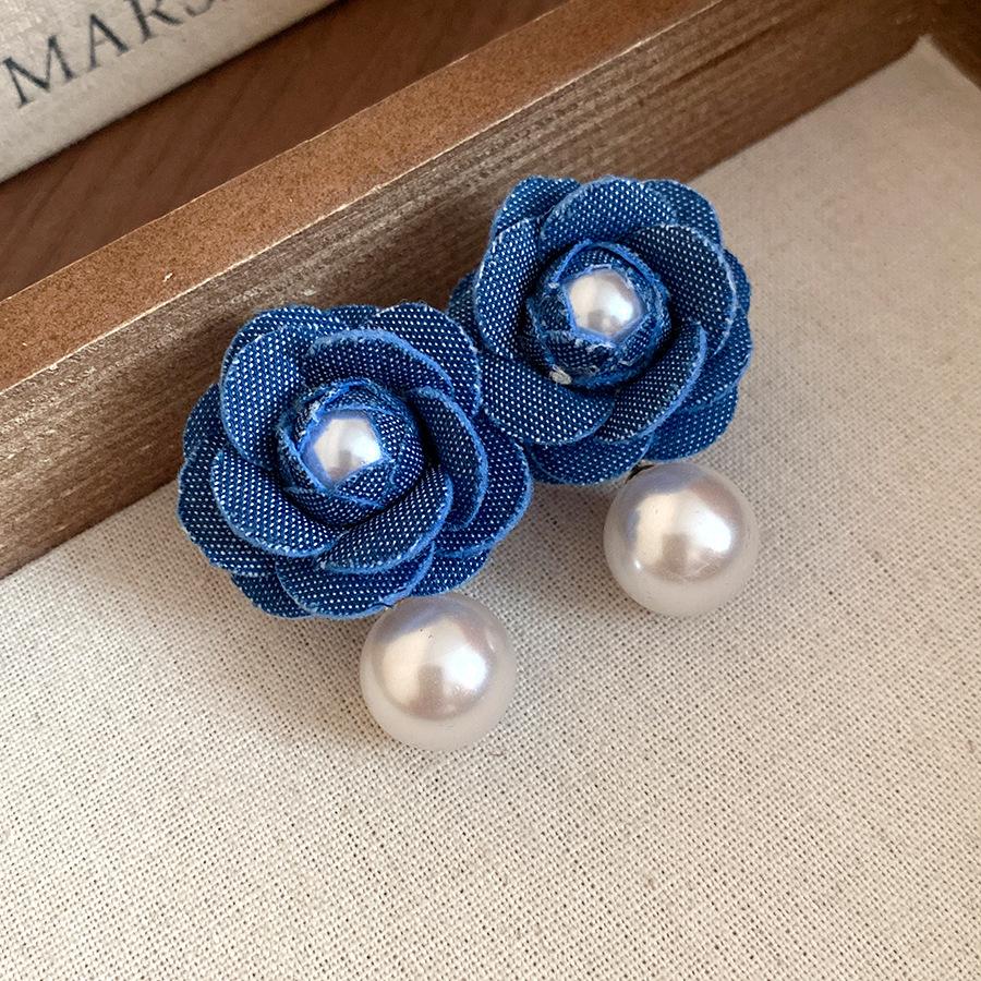 Silver Needle Fabric Pearl Flower Pendant Earrings Fashion Commuter Versatile Earrings Niche Premium Earrings Women
Silver Needle Fabric Pearl Flower Pendant Earrings Fashion Commuter Versatile Earrings Niche Premium Earrings Women