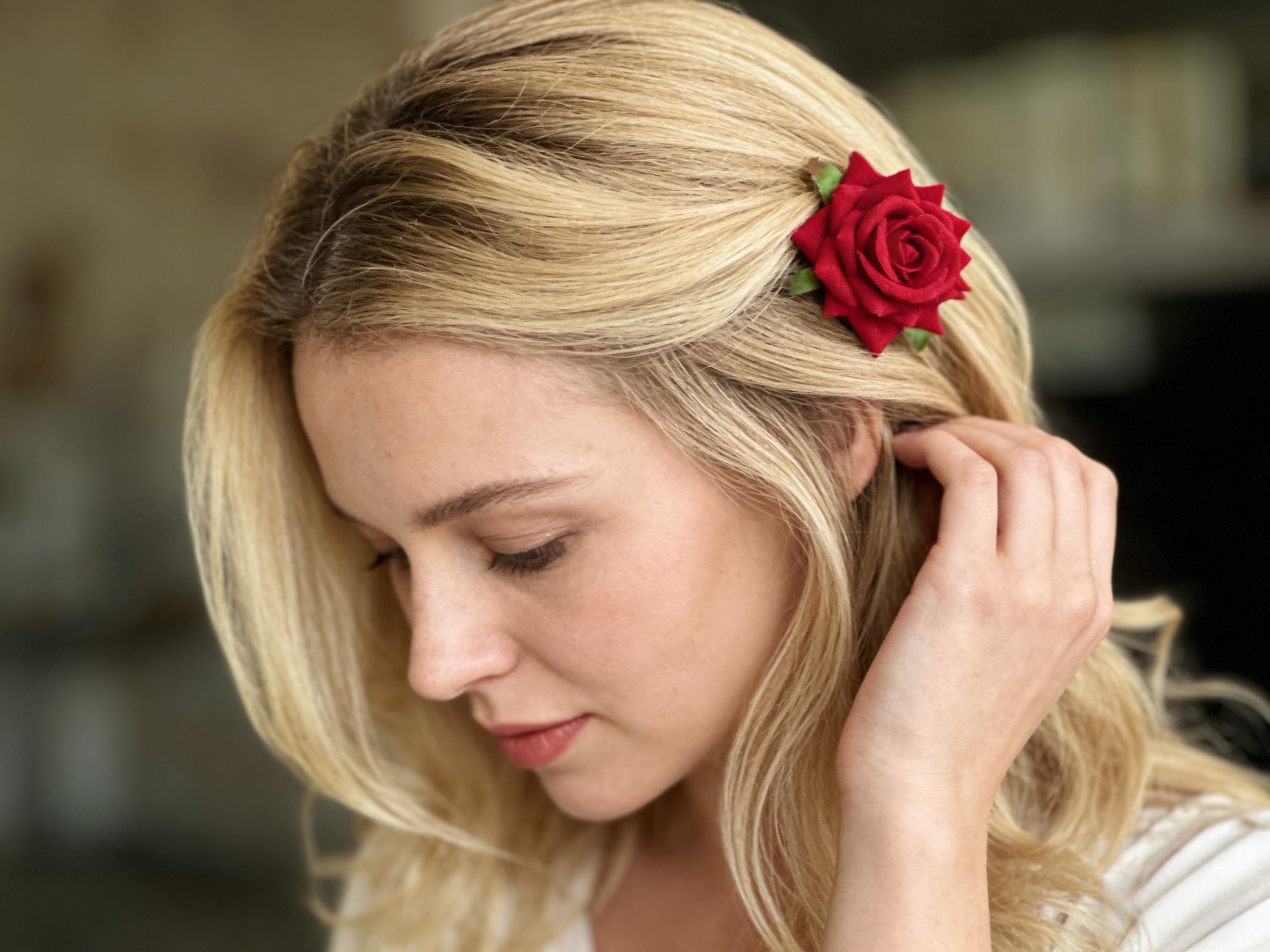 1 Piece Velvet Red Rose Flower Hair Clip, Vintage Romantic Style, Suitable for Holidays/Dates / Photo Shoots / Bridal Headwear
1 Piece Velvet Red Rose Flower Hair Clip, Vintage Romantic Style, Suitable for Holidays/Dates / Photo Shoots / Bridal Headwear