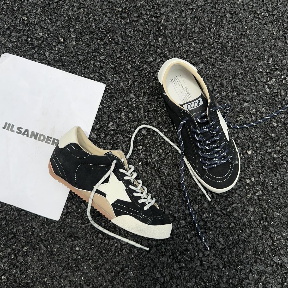 Женские кроссовки 2025 в стиле ретро, из состаренной кожи, с цветными блоками и скрытой платформой 40 чёрный
Женские кроссовки 2025 в стиле ретро, из состаренной кожи, с цветными блоками и скрытой платформой 40 чёрный