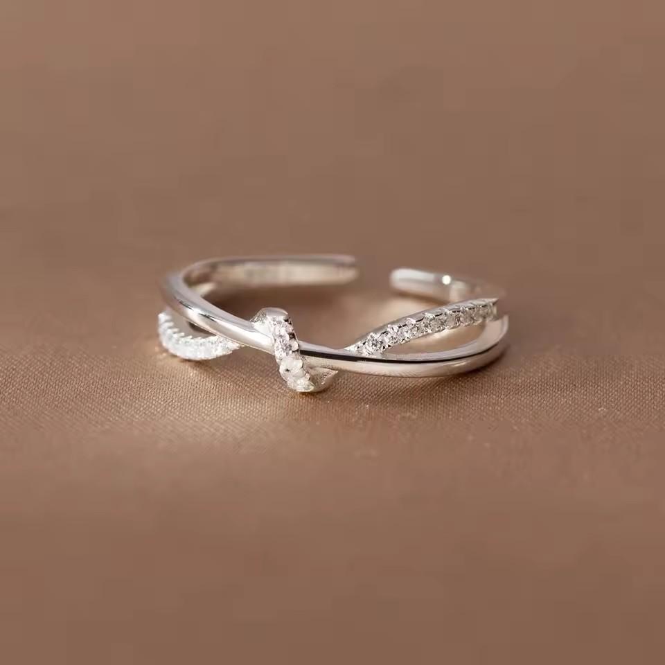 Double Layer Rhinestone Woven Knot Open Ring Minimalist Luxury Chic Adjustable Finger Band For Women Fashion Jewelry adjustable open end
Double Layer Rhinestone Woven Knot Open Ring Minimalist Luxury Chic Adjustable Finger Band For Women Fashion Jewelry adjustable open end
