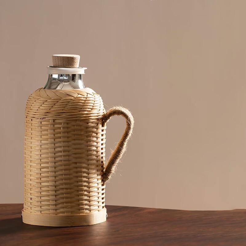 Changseng Retro Bamboo Thermos (1.6L)
Changseng Retro Bamboo Thermos (1.6L)