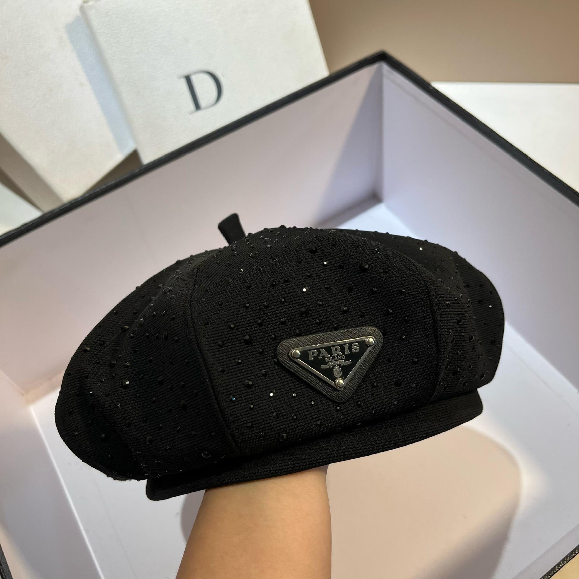 French Inverted Triangle Light Luxury Rhinestone Beret Hepburn Versatile Black Octagonal Hat Autumn Painter Hat Adjustable
French Inverted Triangle Light Luxury Rhinestone Beret Hepburn Versatile Black Octagonal Hat Autumn Painter Hat Adjustable