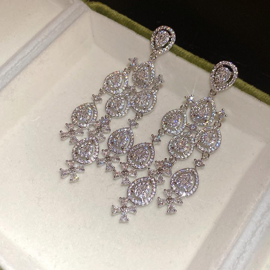 Silver needle zircon flower water drop fringed earrings niche exquisite fashion versatile earrings light luxury high-end earrings women
Silver needle zircon flower water drop fringed earrings niche exquisite fashion versatile earrings light luxury high-end earrings women