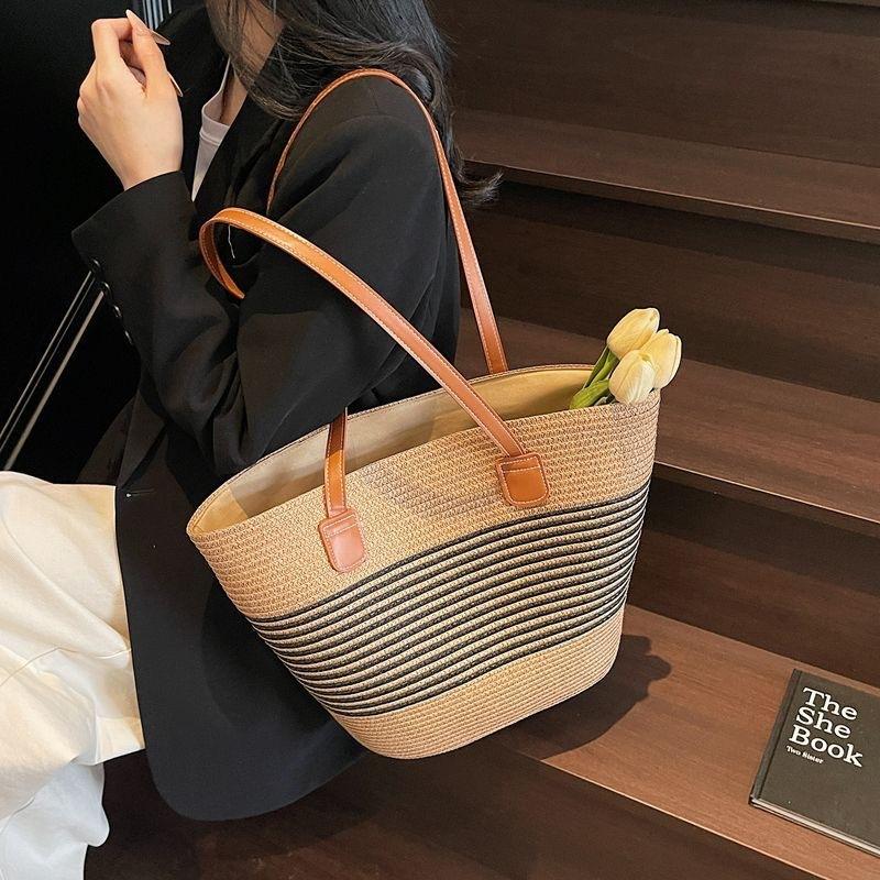 Summer striped shoulder commuter straw bag new large capacity casual fashion women s beach tote bag 42*28*13cm
Summer striped shoulder commuter straw bag new large capacity casual fashion women s beach tote bag 42*28*13cm