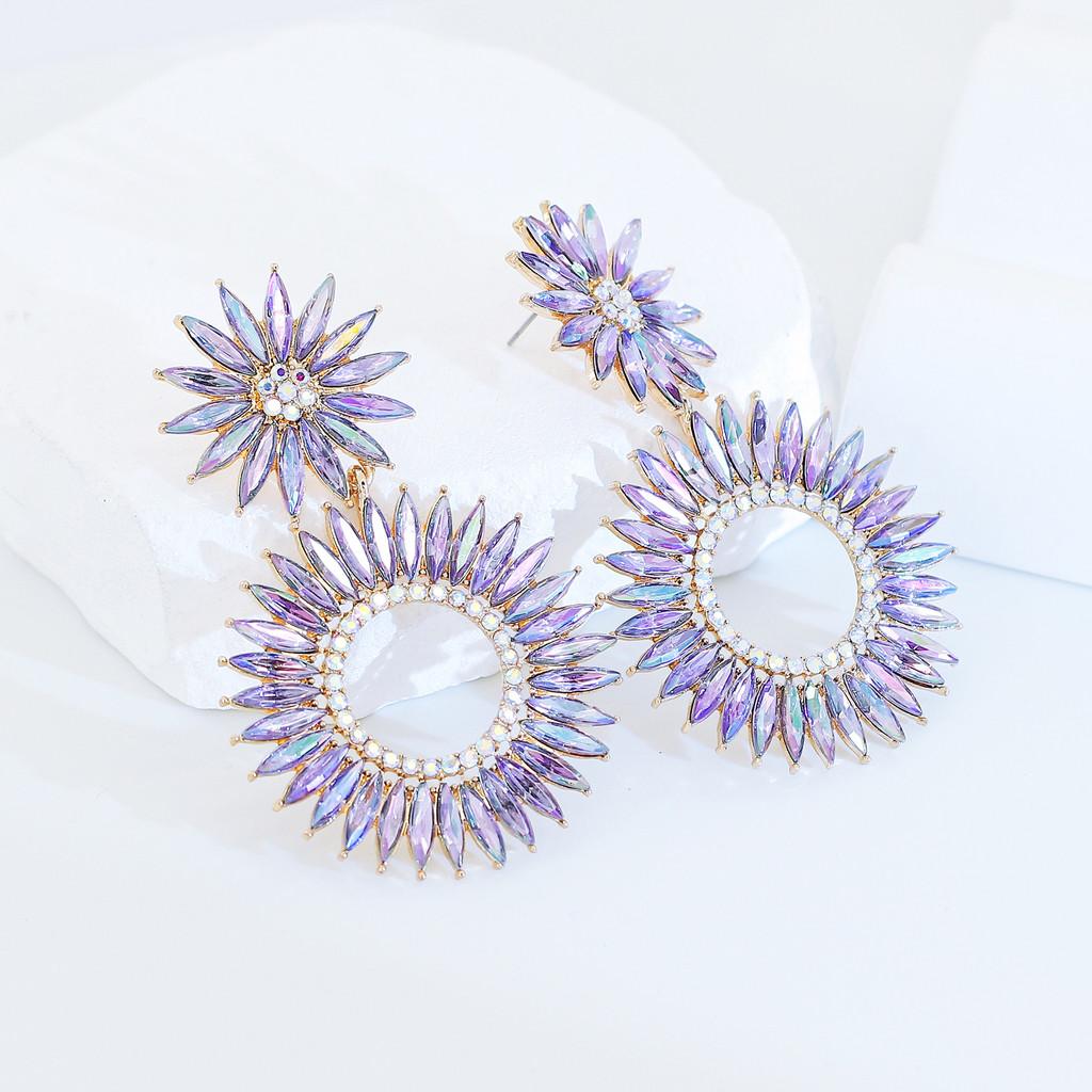 Pinkdudu Rainbow Sunflower Hoop Earrings Dramatic Fringe Earrings with Shiny Rhinestones Party Ear Jewelry PD785 фиолетовый
Pinkdudu Rainbow Sunflower Hoop Earrings Dramatic Fringe Earrings with Shiny Rhinestones Party Ear Jewelry PD785 фиолетовый