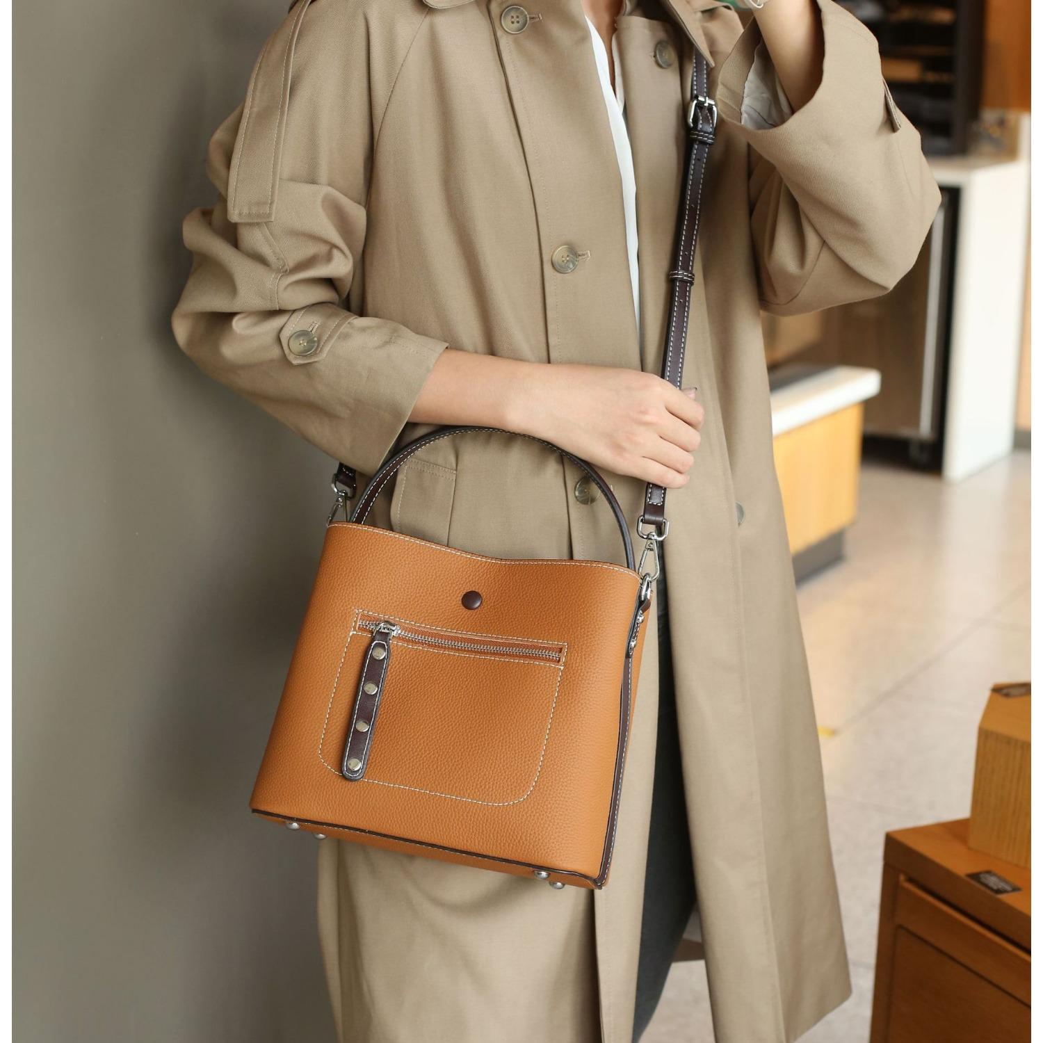 Женские сумки из коровьей кожи, женские сумки через плечо, модные сумки-ведра большой вместимости, мягкая кожа большой вместимости.
Женские сумки из коровьей кожи, женские сумки через плечо, модные сумки-ведра большой вместимости, мягкая кожа большой вместимости.