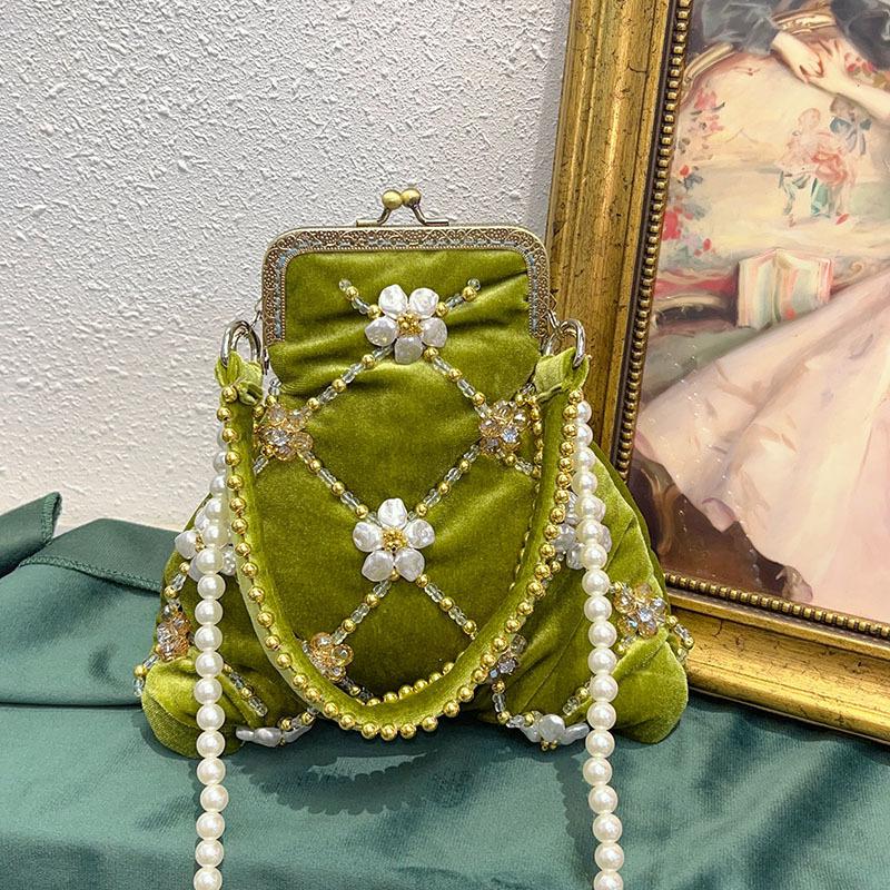 Luxury Handbag Velvet Hand-Beaded Flower Cheongsam Party Dinner Bag Pearl Chains Shoulder Crossbody Bag for Women Shell Clip Bag зелёный
Luxury Handbag Velvet Hand-Beaded Flower Cheongsam Party Dinner Bag Pearl Chains Shoulder Crossbody Bag for Women Shell Clip Bag зелёный