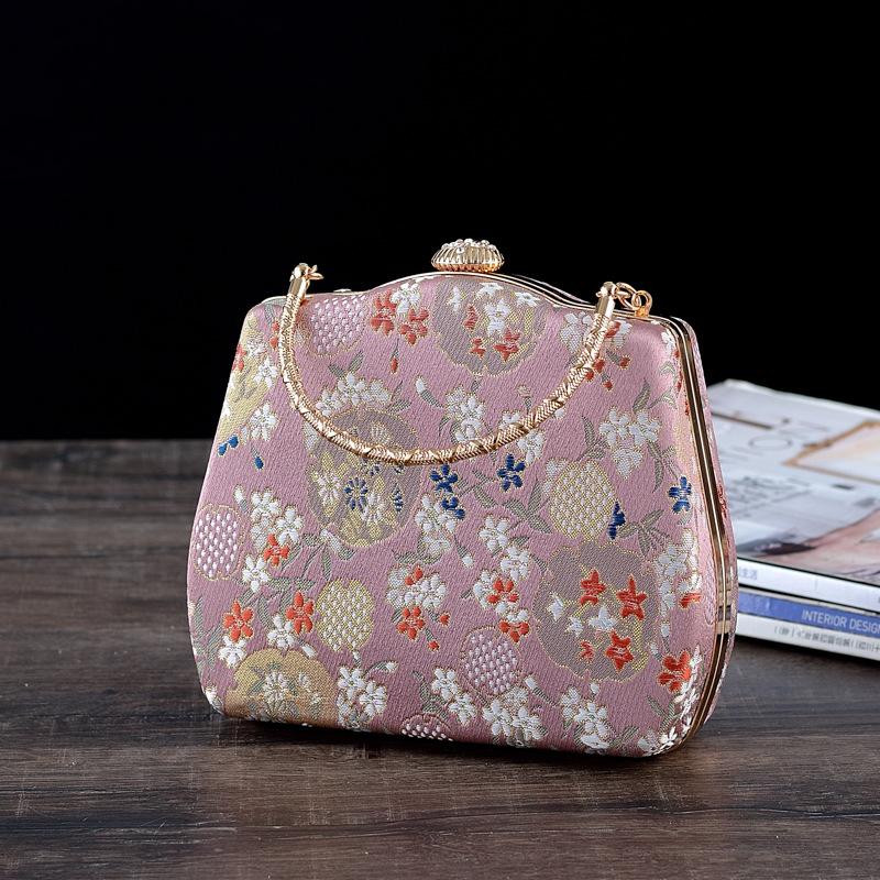 Hanfu bag, annual meeting bag, women s bag.
Hanfu bag, annual meeting bag, women s bag.