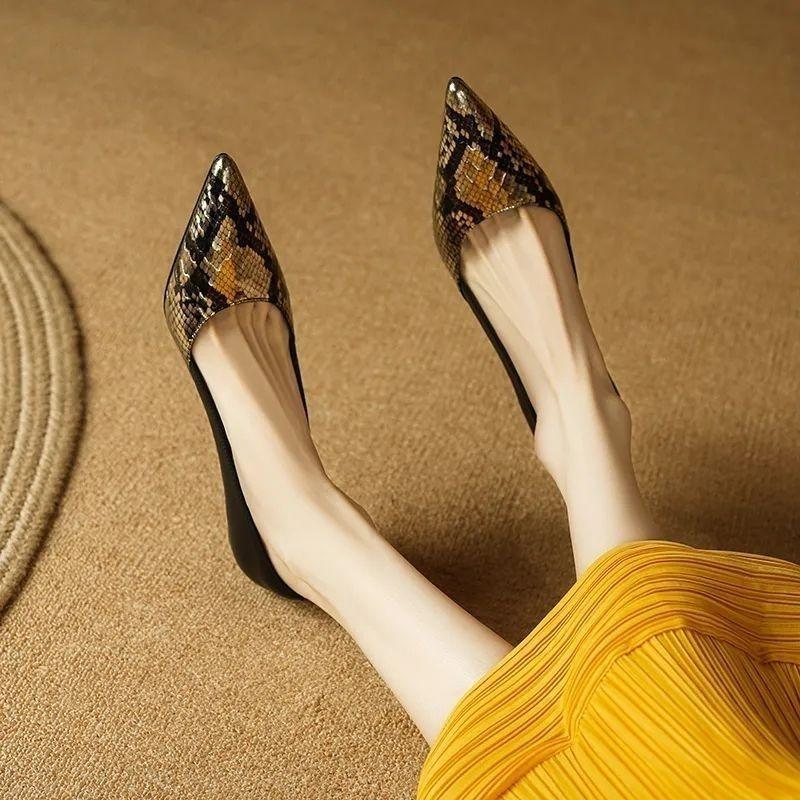 2025 new soft leather popular high heels ultra-light pointed head thin heel French sexy light mouth commuter work shoes single shoes 40
2025 new soft leather popular high heels ultra-light pointed head thin heel French sexy light mouth commuter work shoes single shoes 40