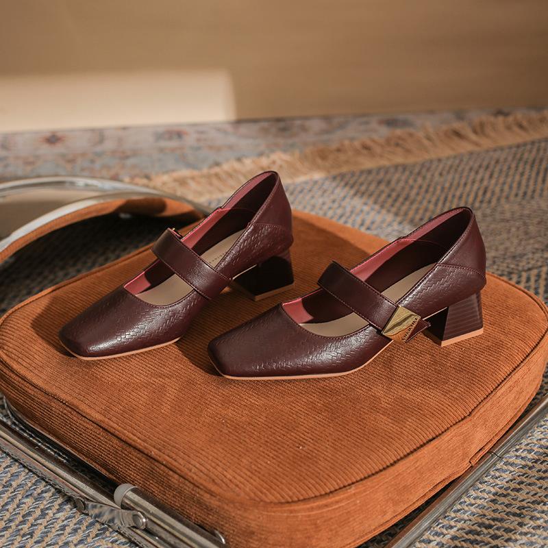 Square head single shoes women s new spring and autumn retro thick heel one-word buckle high heels color matching fashion women s shoes 40
Square head single shoes women s new spring and autumn retro thick heel one-word buckle high heels color matching fashion women s shoes 40