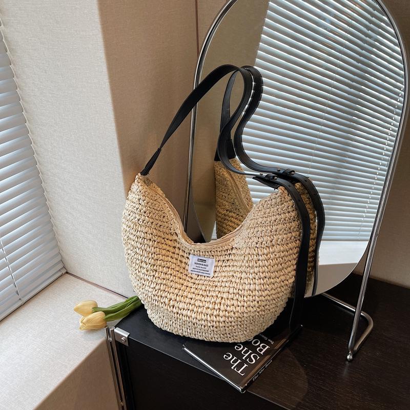 Large capacity woven straw bag women s spring and summer new niche single shoulder dumpling bag seaside beach bag off білий колір
Large capacity woven straw bag women s spring and summer new niche single shoulder dumpling bag seaside beach bag off білий колір