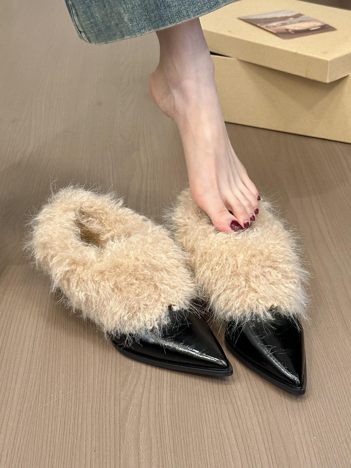 Korean female teddy roll! Stylish pointed-toed plush heel small leather shoes for women s autumn and Korean version of plush plush single shoes 39 чорний
Korean female teddy roll! Stylish pointed-toed plush heel small leather shoes for women s autumn and Korean version of plush plush single shoes 39 чорний