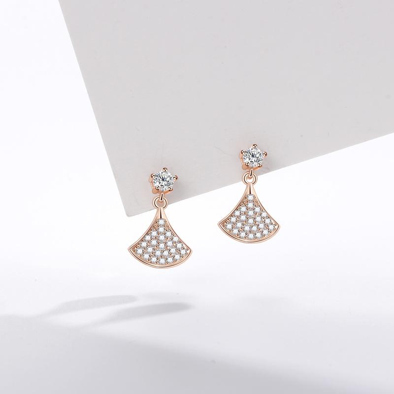 Юбка-игла с маленькими серьгами-веерами в виде бриллиантов для женщин, корейские простые и универсальные серьги-гвоздики для нишевой юбки для женщин
Юбка-игла с маленькими серьгами-веерами в виде бриллиантов для женщин, корейские простые и универсальные серьги-гвоздики для нишевой юбки для женщин