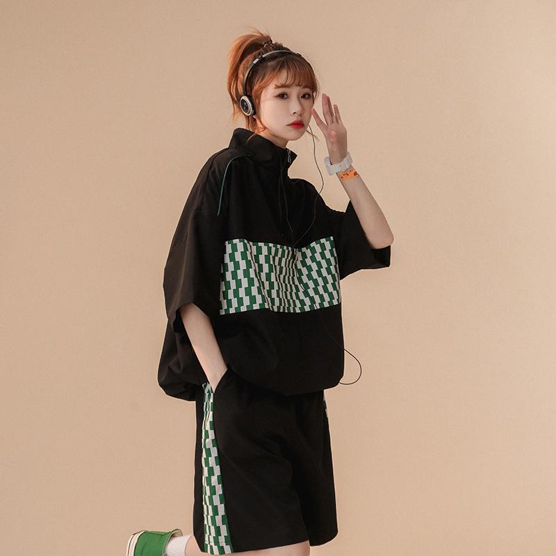 Korean Women’s Summer Suit: Fresh, Sporty, Cute, Stand-Up Collar, Two-Piece with Niche Shorts 3XL
Korean Women’s Summer Suit: Fresh, Sporty, Cute, Stand-Up Collar, Two-Piece with Niche Shorts 3XL