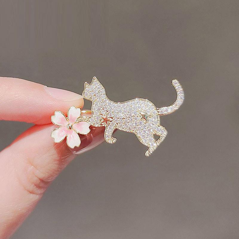 Anti-light brooch female golden cute cherry blossom kitten brooch high-end female suit pin accessories small artifact jewelry
Anti-light brooch female golden cute cherry blossom kitten brooch high-end female suit pin accessories small artifact jewelry