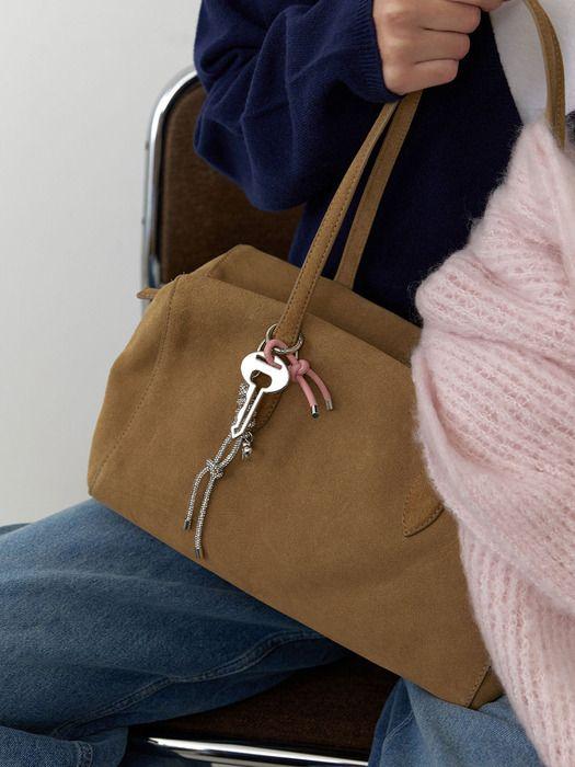 LOVE ME MONSTER Grand Key Leather Knot Keyring (L253MSG040) NAVY
LOVE ME MONSTER Grand Key Leather Knot Keyring (L253MSG040) NAVY