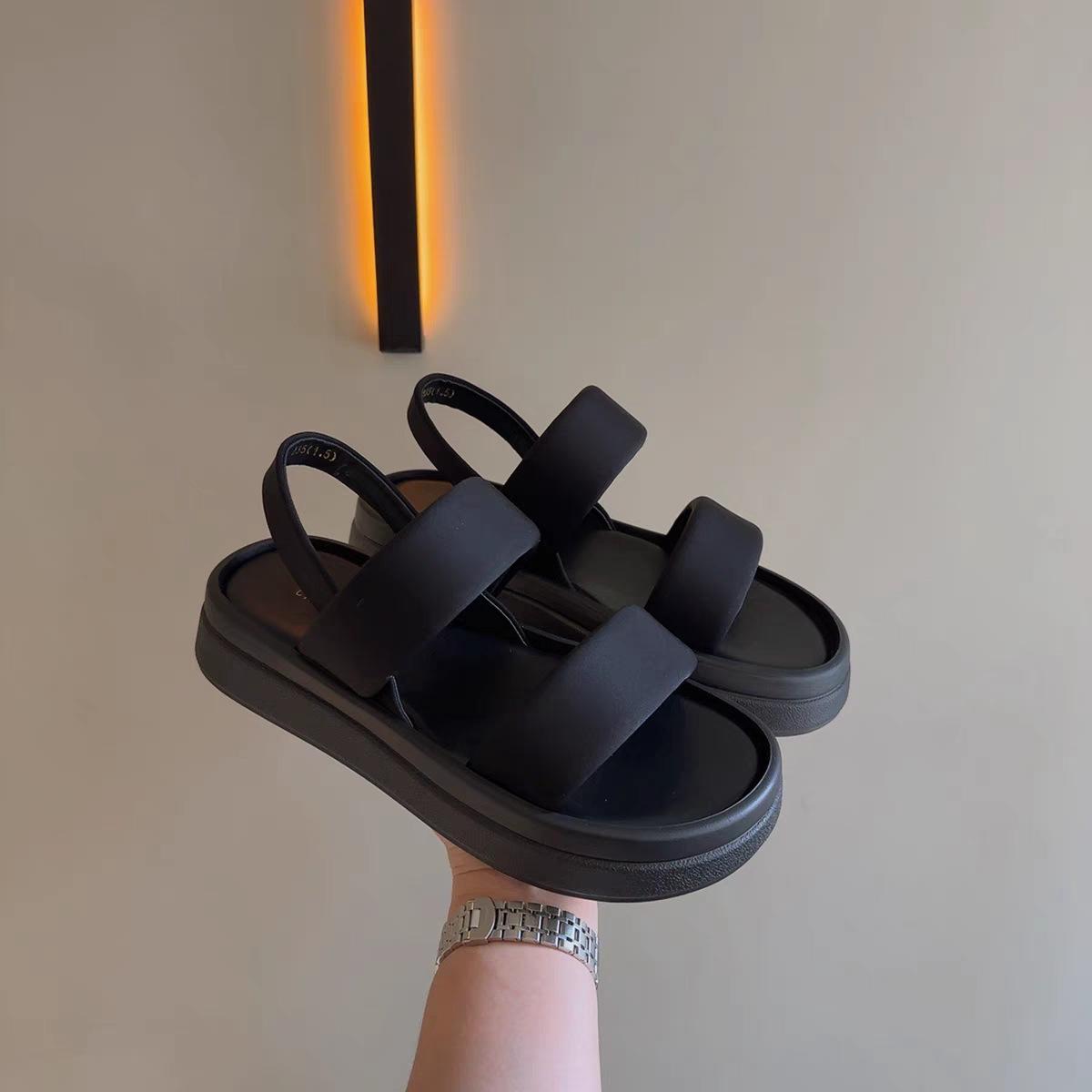 Platform women s slippers casual beach women s simple sandals spring and summer new one-word belt women s sandals 35 чорний
Platform women s slippers casual beach women s simple sandals spring and summer new one-word belt women s sandals 35 чорний