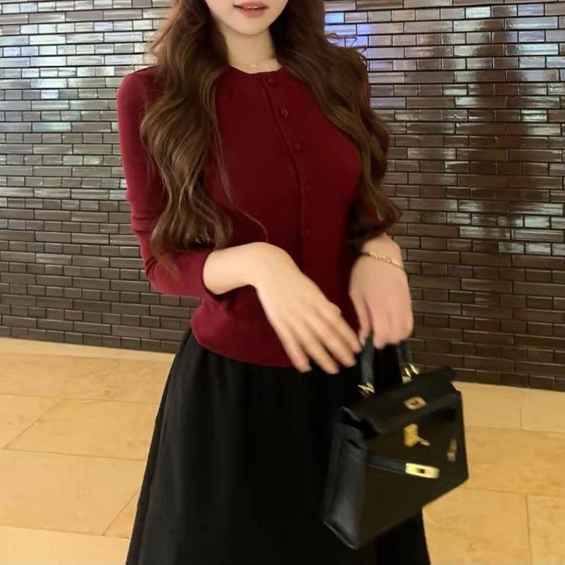 Winter 2025 High-End Knit Cardigan & Wool Skirt Set - Long Sleeve, Round Neck, Trendy New Year Outfit. S
Winter 2025 High-End Knit Cardigan & Wool Skirt Set - Long Sleeve, Round Neck, Trendy New Year Outfit. S